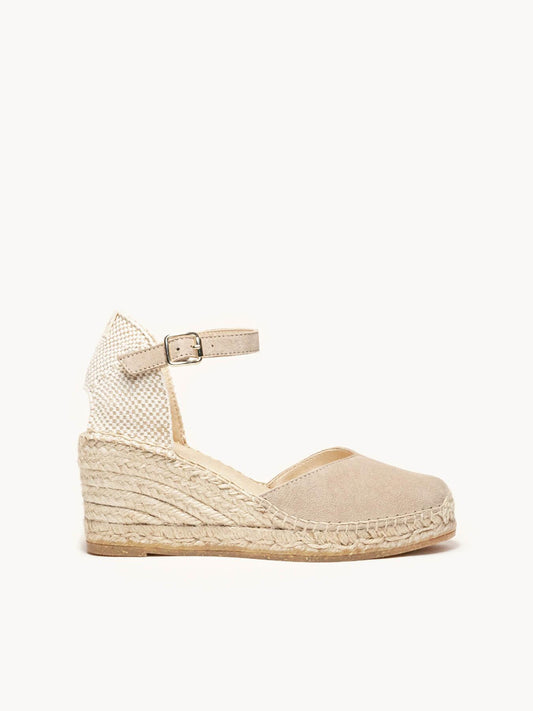 Jara Cuña Media Ante Piedra