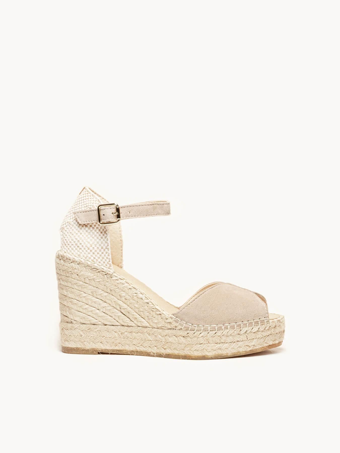 Alelí Cuña Alta Ante Piedra