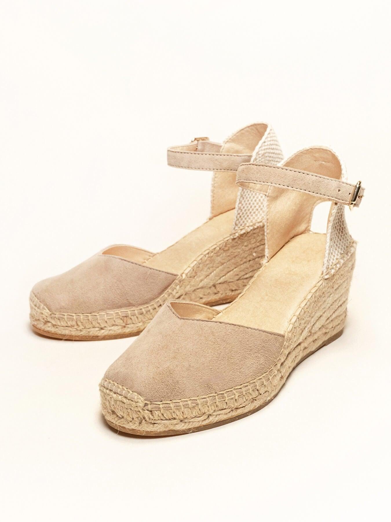 Jara Cuña Media Ante Piedra