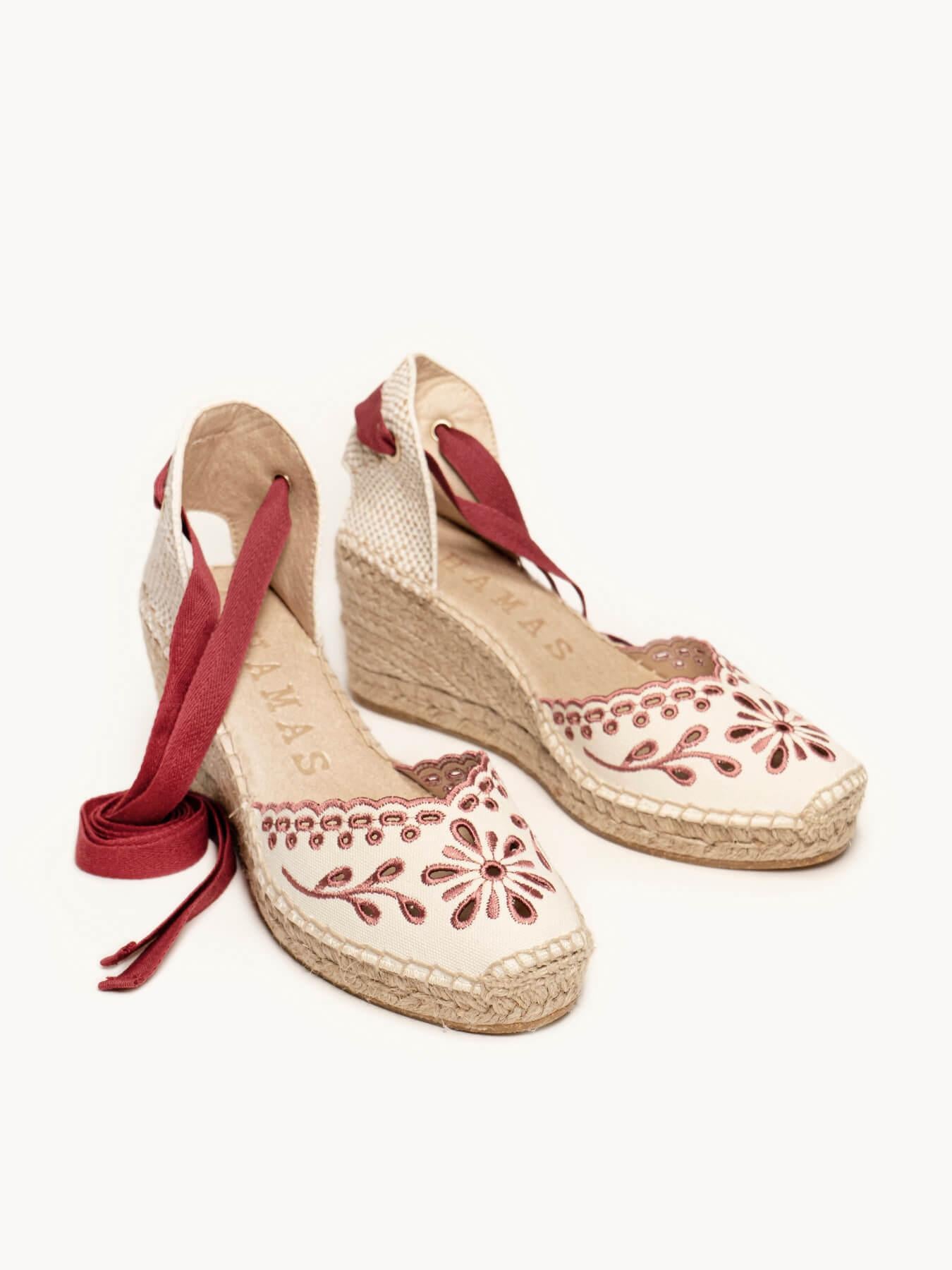 Romero cuña media de lona bordada granate