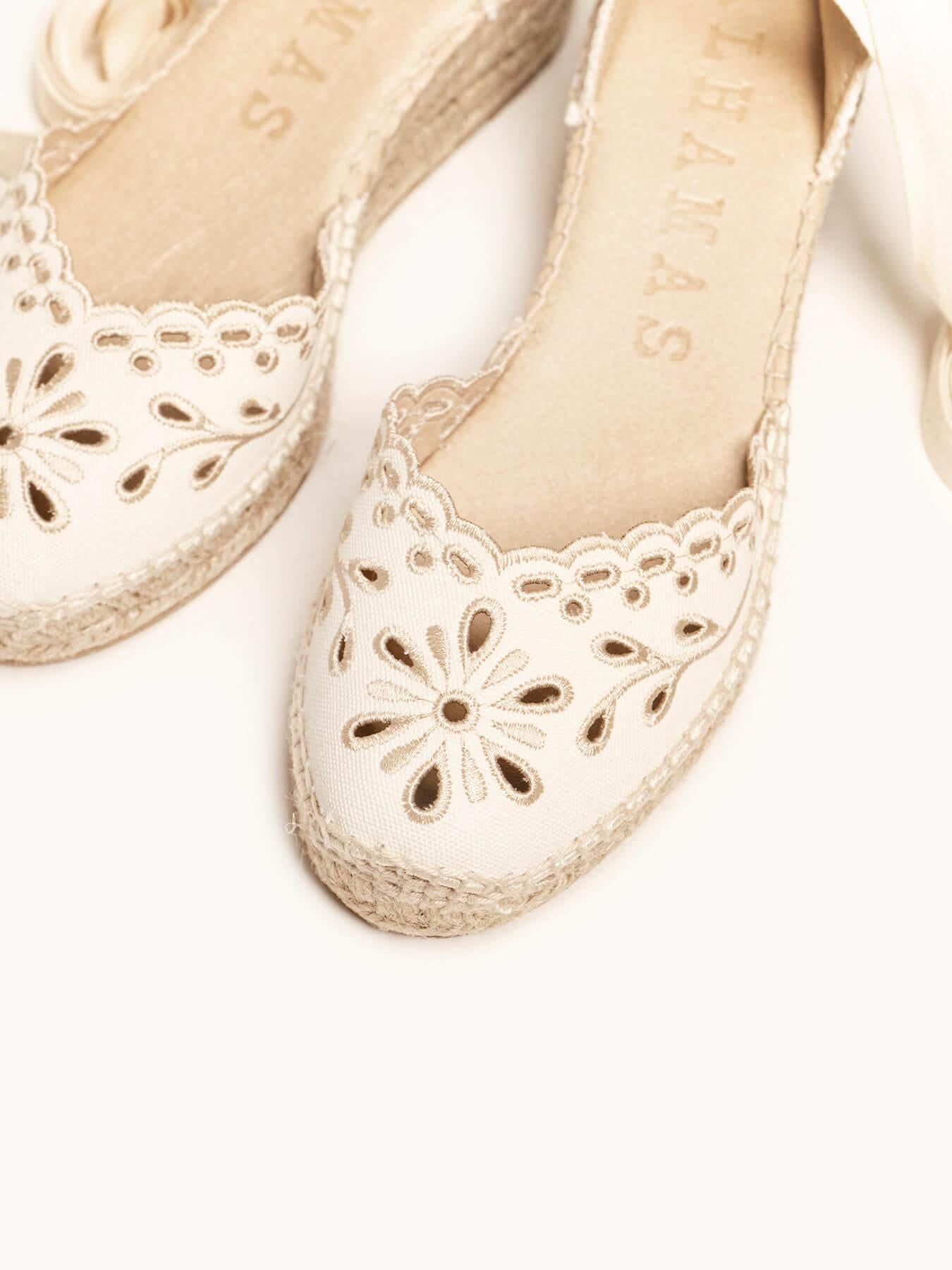 Romero Cuña Baja Lona Bordada Crudo