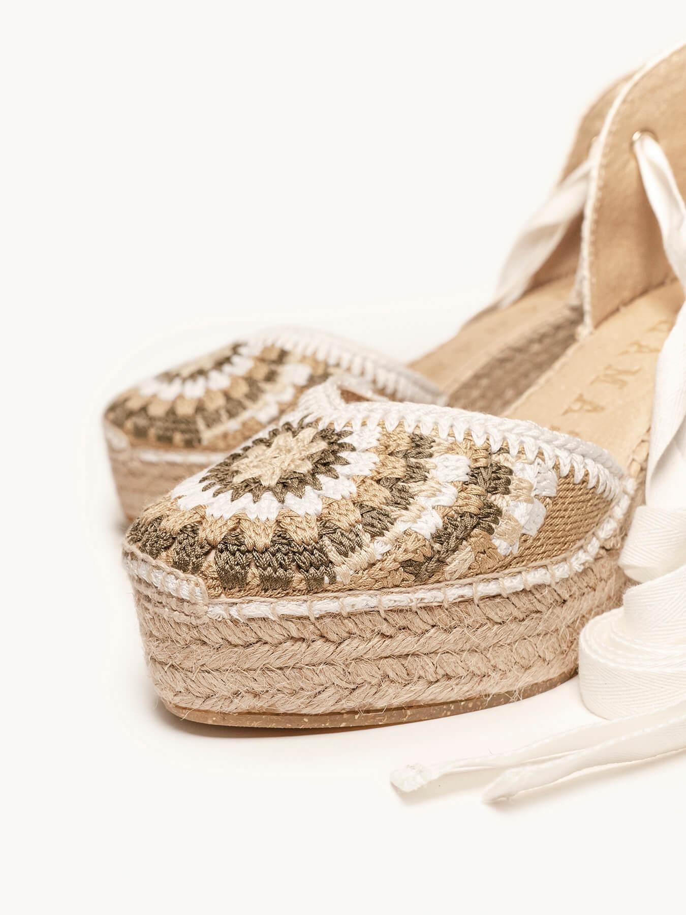 Romero Cuña Media Plataforma Rosetón Blanco