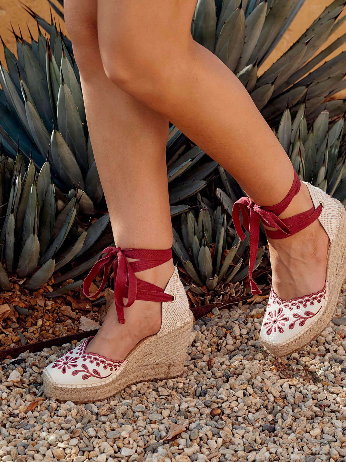 Romero Cuña Alta Lona Bordada Granate