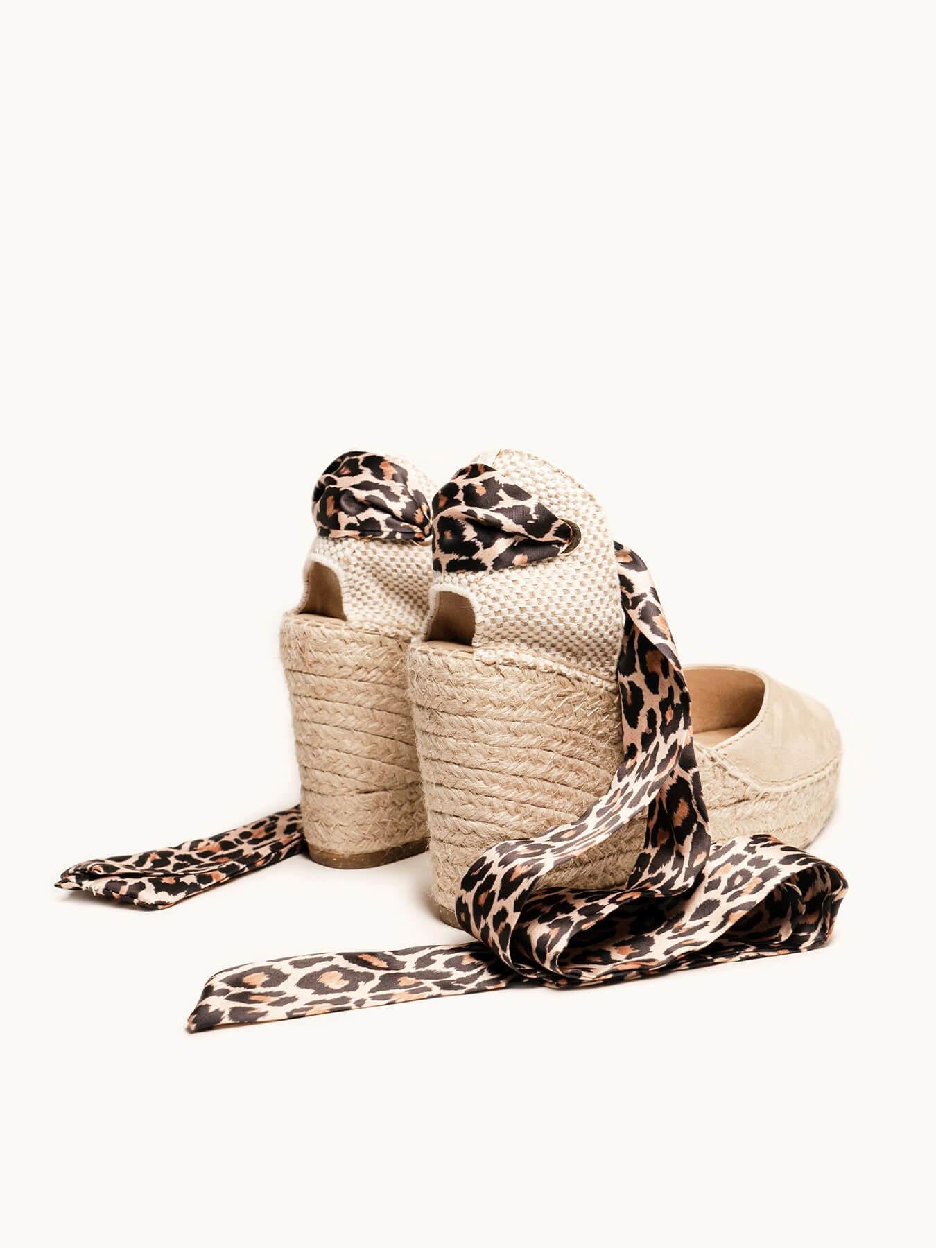 Pañuelo estampado de leopardo color arena
